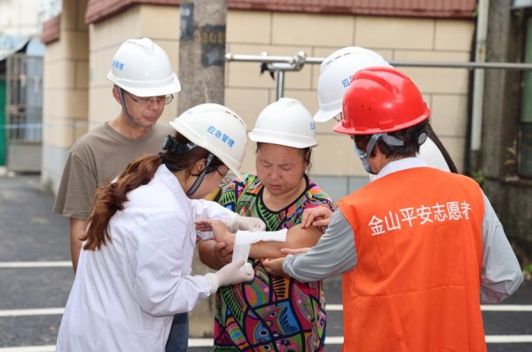正规股票配资网站 3分钟、5分钟、15分钟！模拟“台风”来袭，朱泾“三级响应圈”护居民平安
